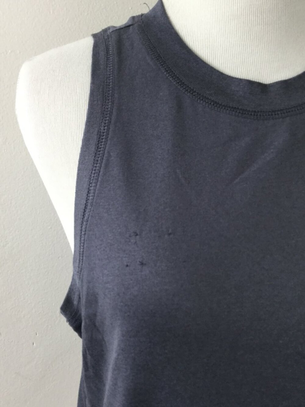 Vuori Charcoal Sleeveless Top s - Picture 2 of 6